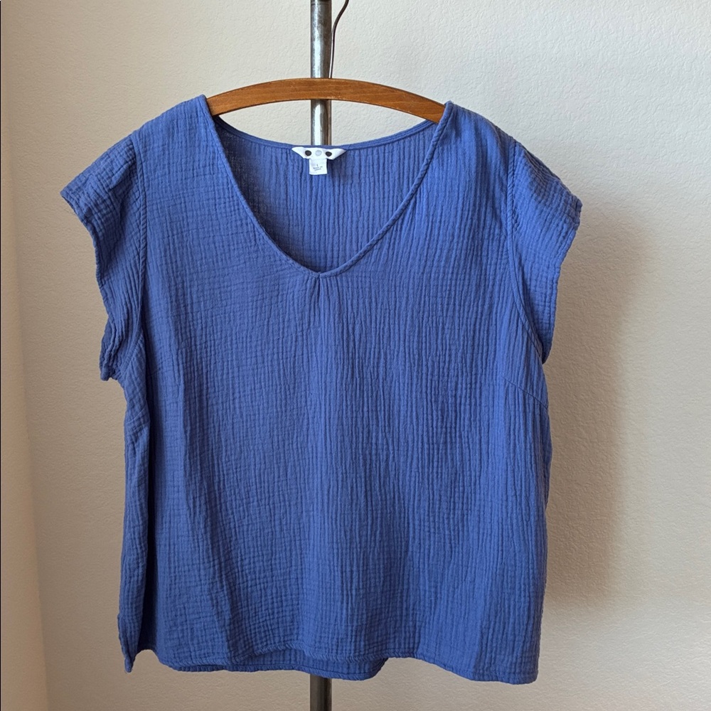 3 Dots sz L gauze short sleeve periwinkle top EUC 100% cotton Coastal